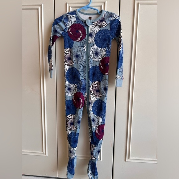 Tea Collection Other - Tea 1 Piece Zip Up Footie With NonSlip Grips!
